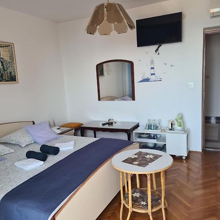 Rooms Raos Brela Bagian luar foto