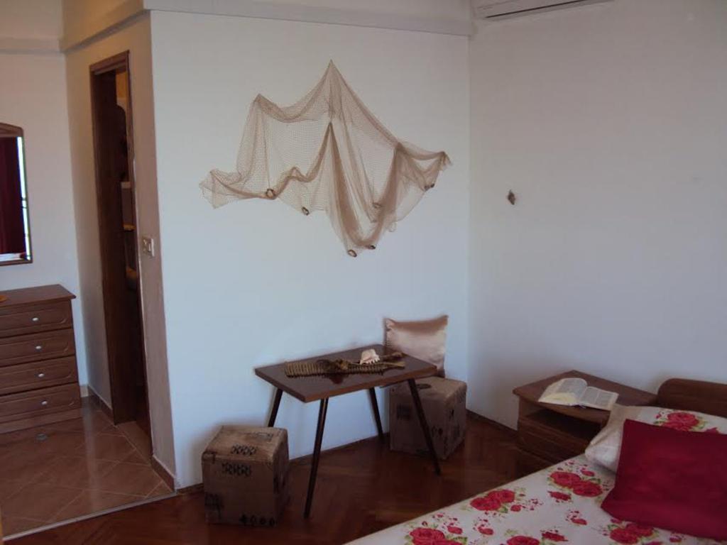Rooms Raos Brela Bagian luar foto